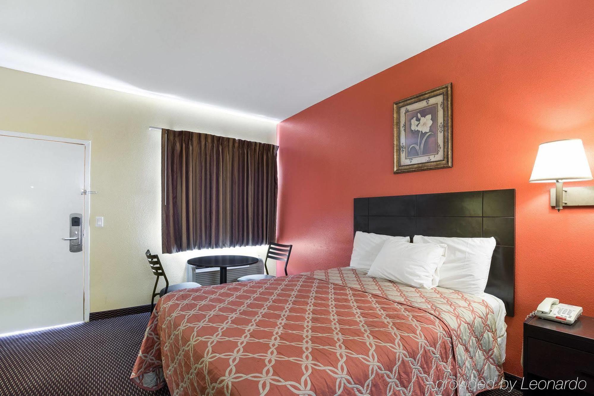 Hotel Rodeway & *