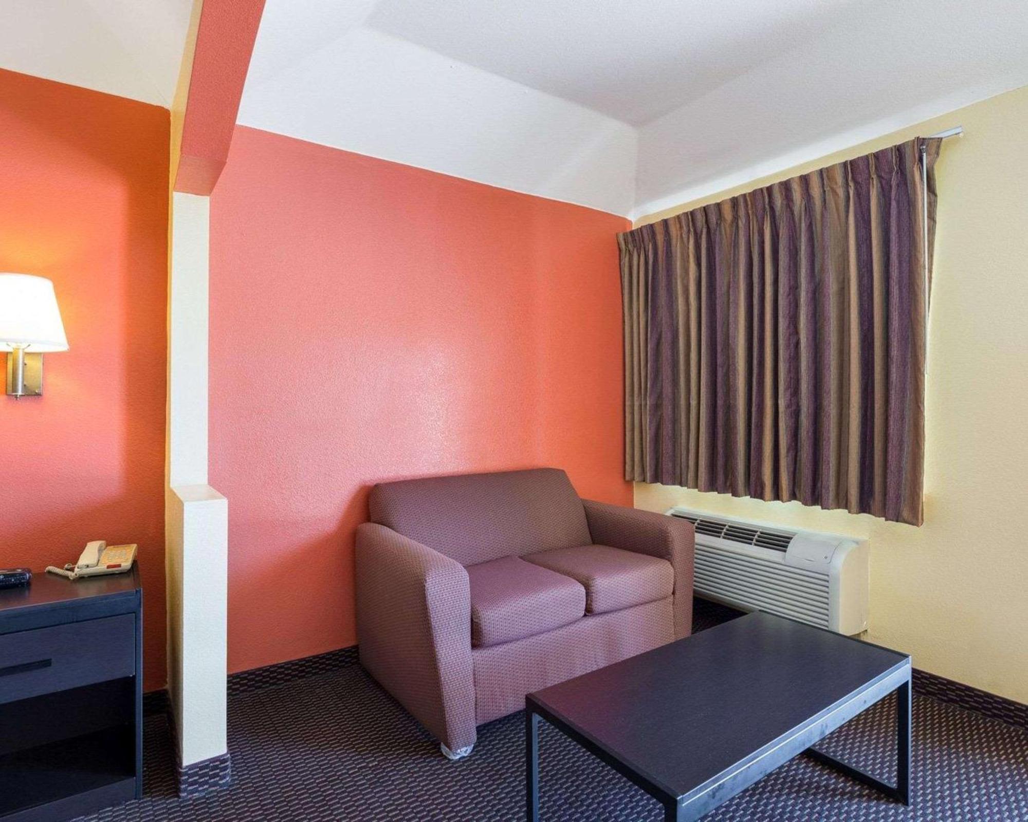 Hotel Rodeway &