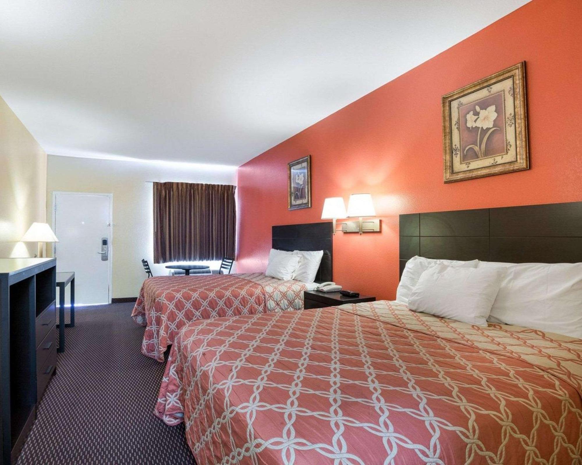Rodeway & Hotel *
