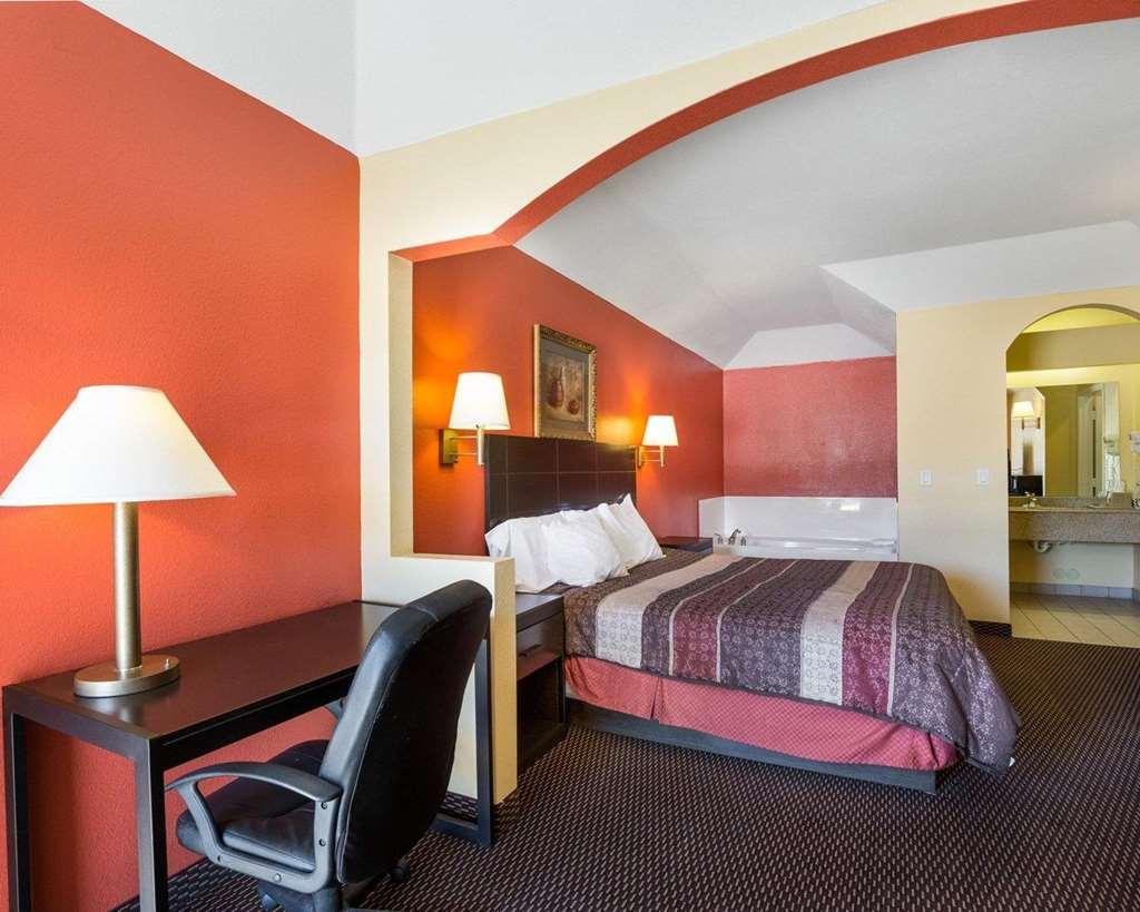 Rodeway & Hotel
