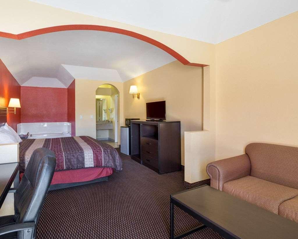 Hotel Rodeway & *
